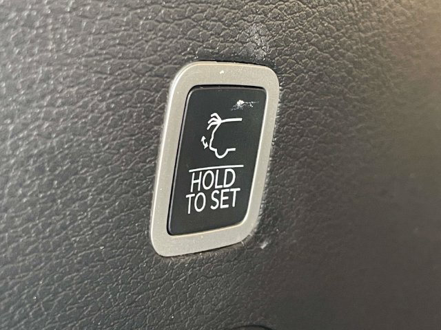 Used 2024 Jeep Grand Wagoneer Series III w/ Rear Seat Video Group 1 AWD/4WD image 9