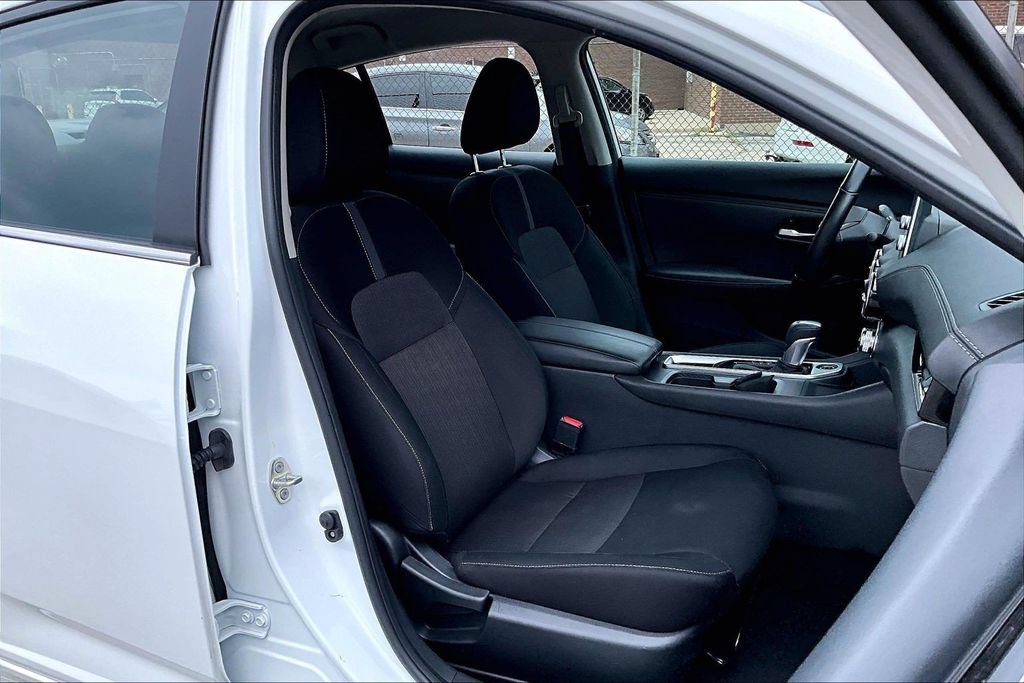 Used 2025 Nissan Sentra SV w/ All-Weather Package FWD image 7