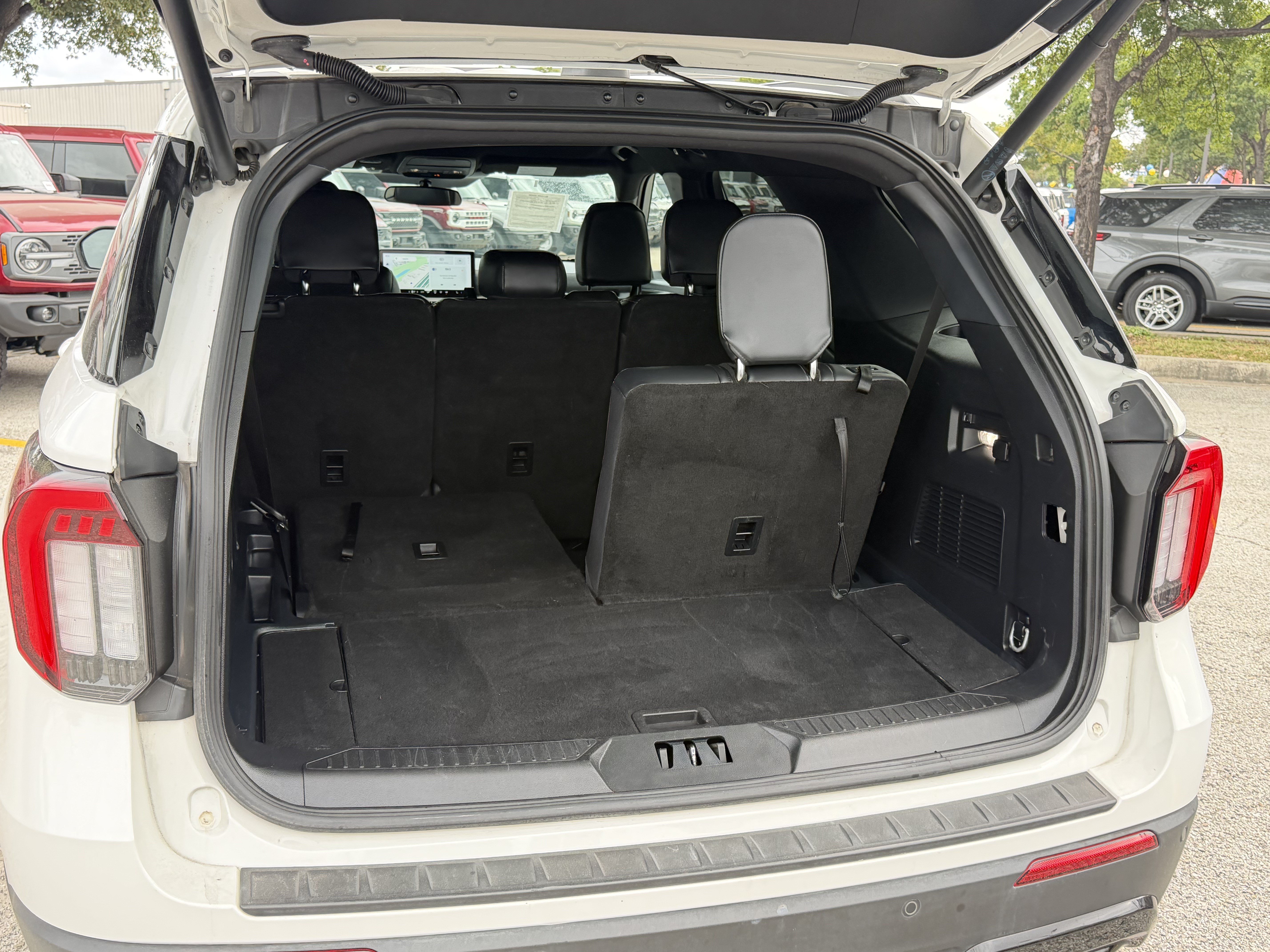 Certified 2025 Ford Explorer ST-Line w/ ST-Line Street Pack AWD/4WD image 9