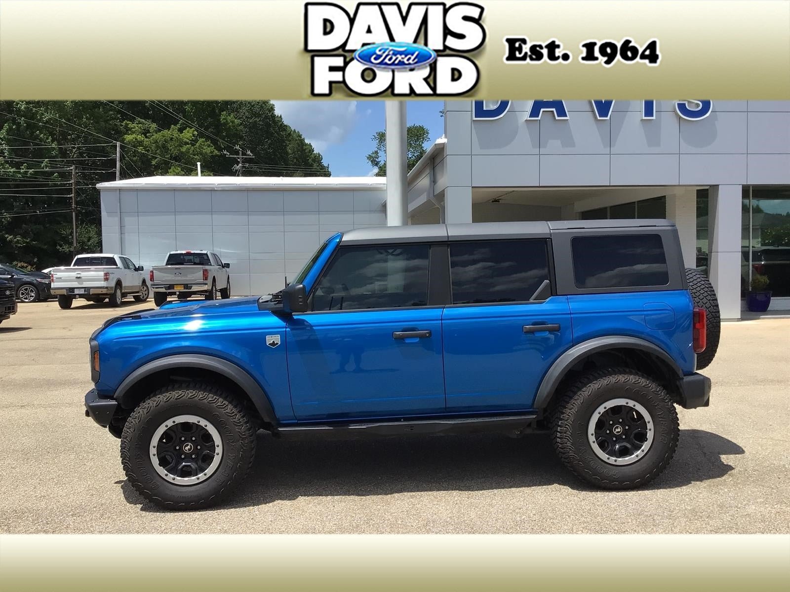 Certified 2022 Ford Bronco Big Bend w/ Sasquatch Package AWD/4WD image 4