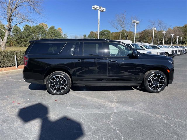 Used 2023 Chevrolet Suburban RST w/ Sport Performance Package image 6