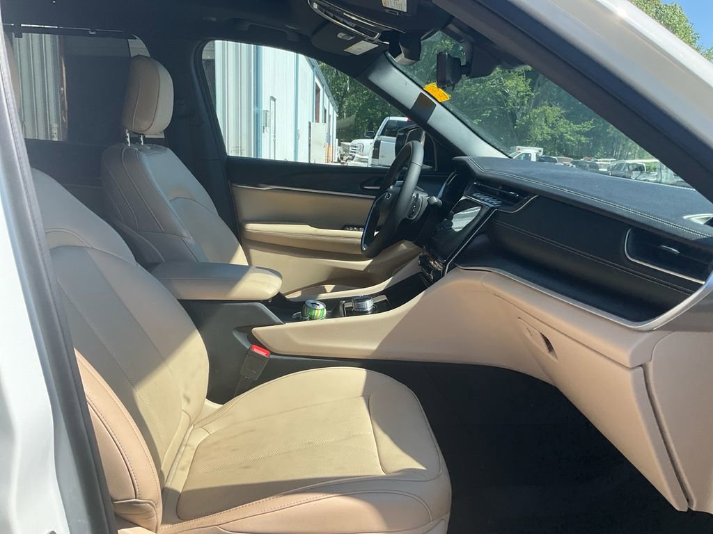 Used 2025 Jeep Grand Cherokee L Limited w/ Luxury Tech Group II image 12