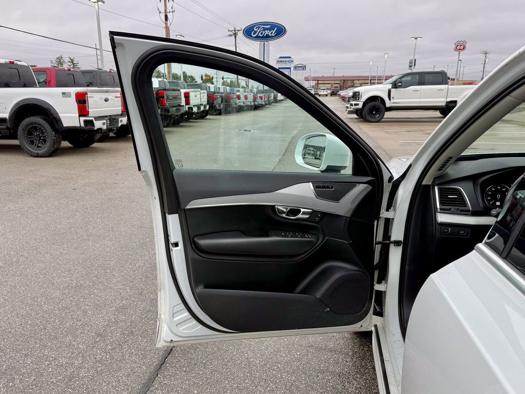 Used 2021 Volvo XC90 T5 Momentum w/ Climate Package image 12