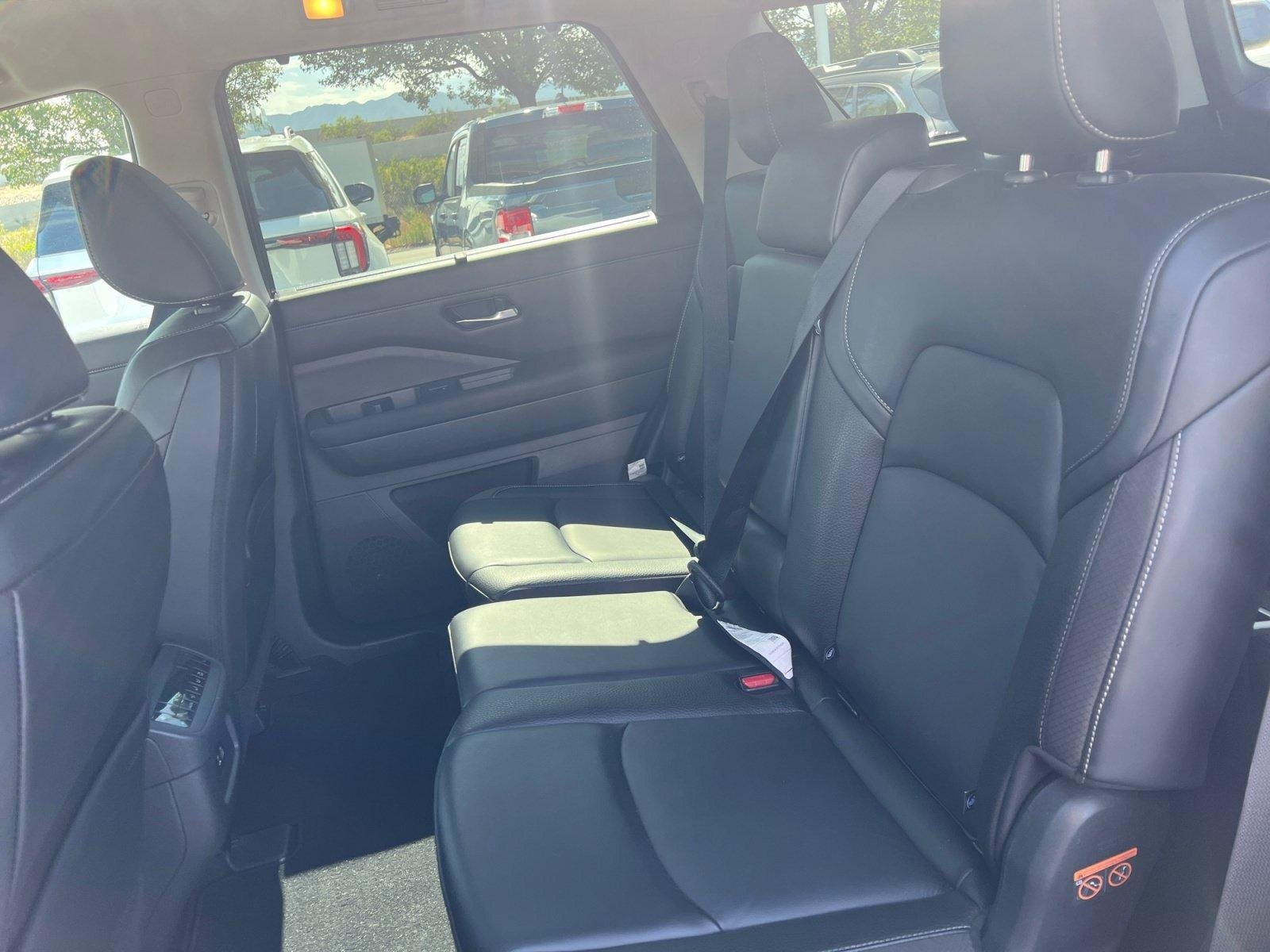 Used 2023 Nissan Pathfinder SL AWD/4WD image 23