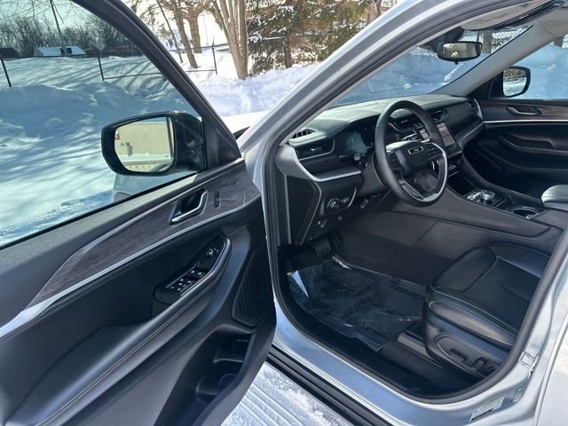 Used 2024 Jeep Grand Cherokee L Limited image 30