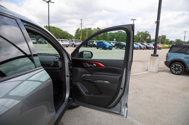 Used 2025 Chevrolet Traverse Z71 AWD/4WD image 35