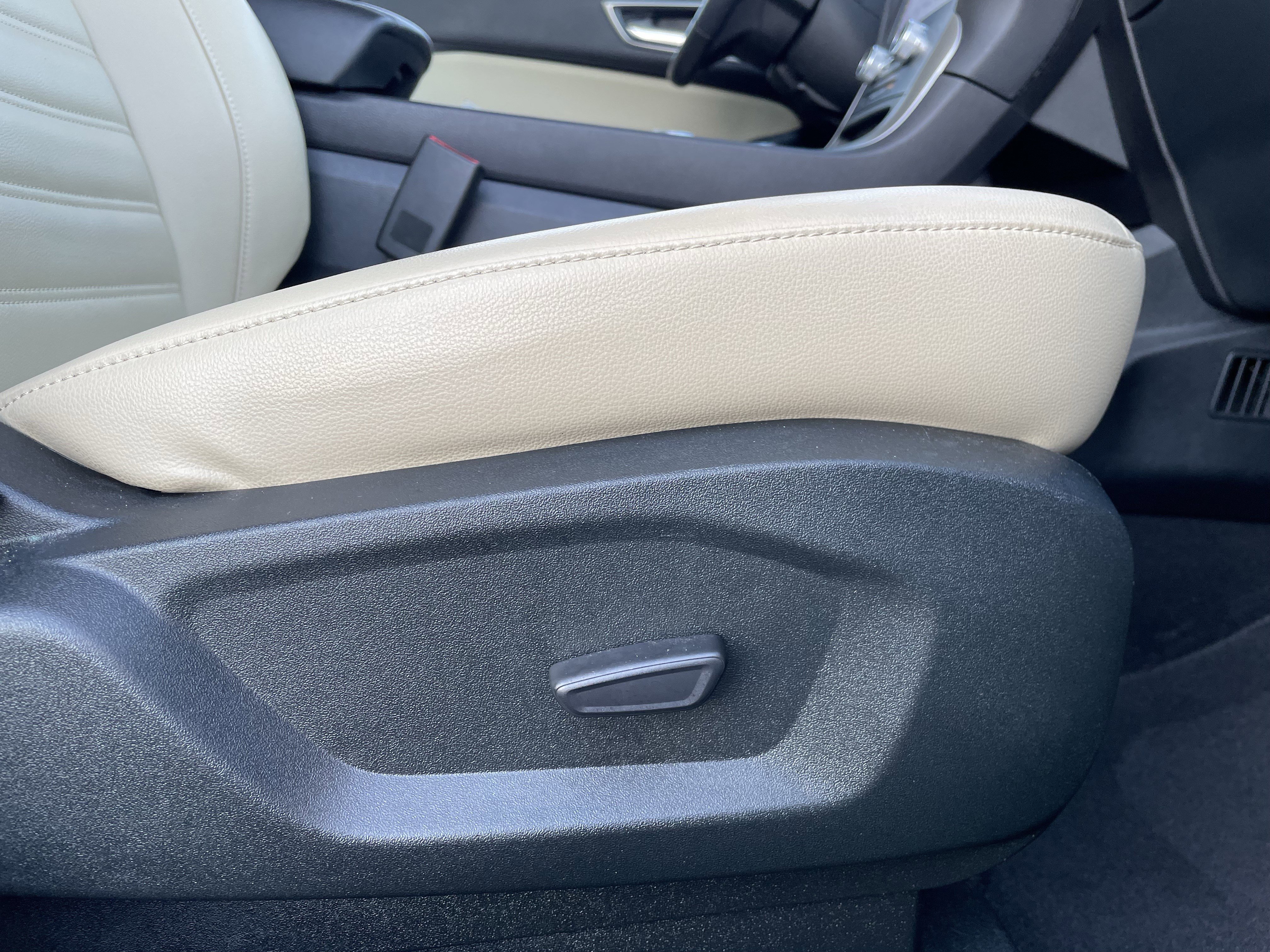 Certified 2022 Ford Edge SEL w/ Convenience Package image 35