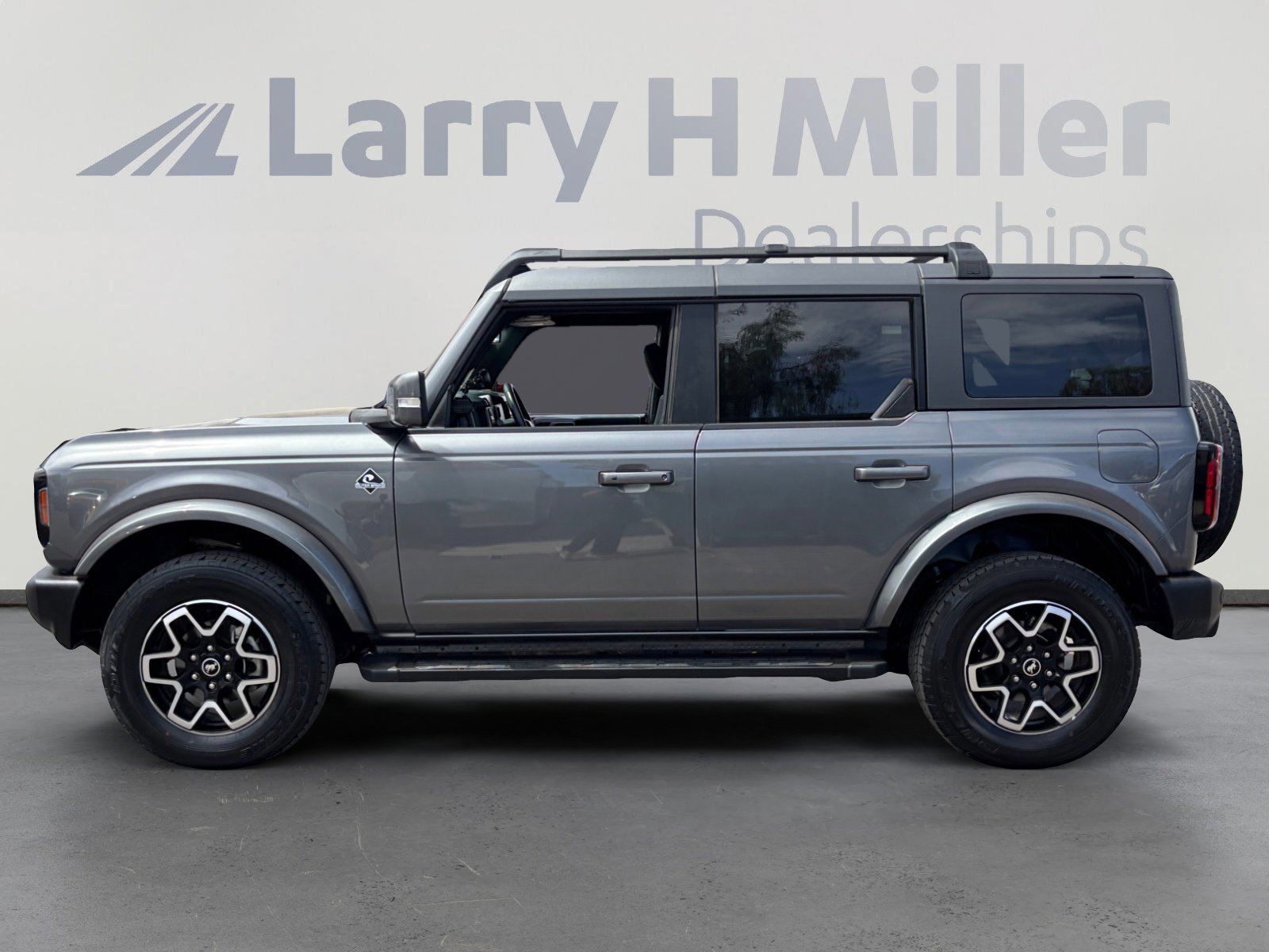 Certified 2023 Ford Bronco Outer Banks AWD/4WD image 2