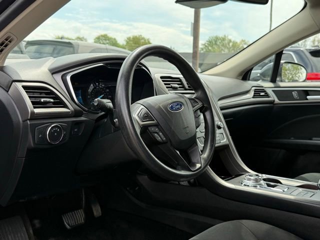 Certified 2020 Ford Fusion SE FWD image 12