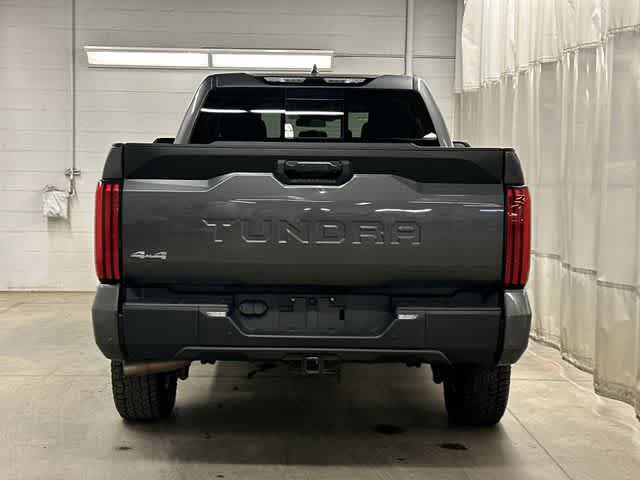 Used 2022 Toyota Tundra SR5 w/ SR5 Convenience Package AWD/4WD image 4
