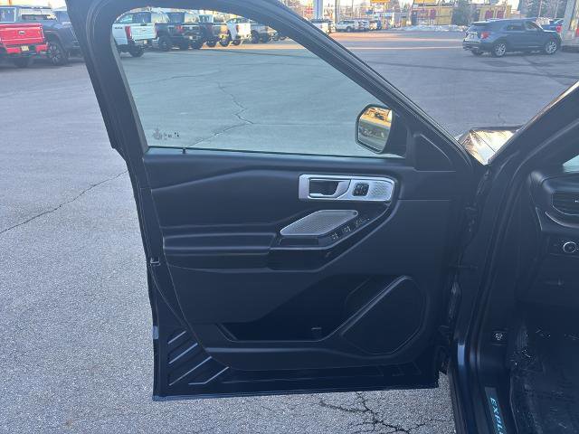 Certified 2024 Ford Explorer Platinum w/ Technology Package image 17