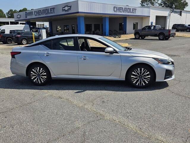 Used 2023 Nissan Altima 2.5 SV w/ SV Premium Package FWD image 15