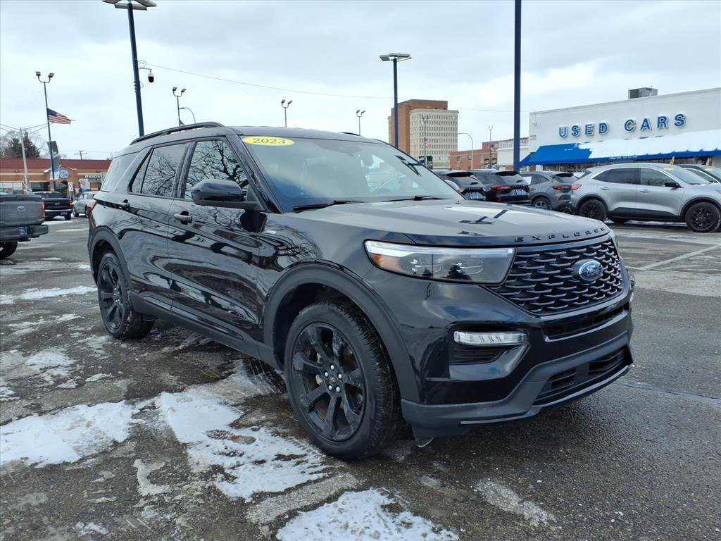 Certified 2023 Ford Explorer ST-Line image 3