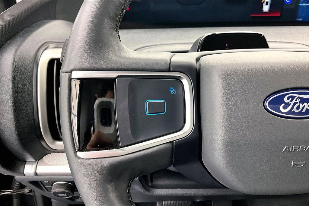 Certified 2025 Ford Expedition Active AWD/4WD image 18