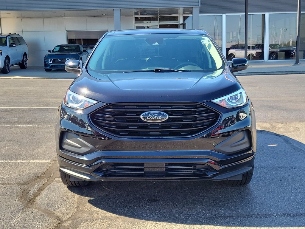 Certified 2024 Ford Edge SE w/ Black Appearance Package AWD/4WD image 2