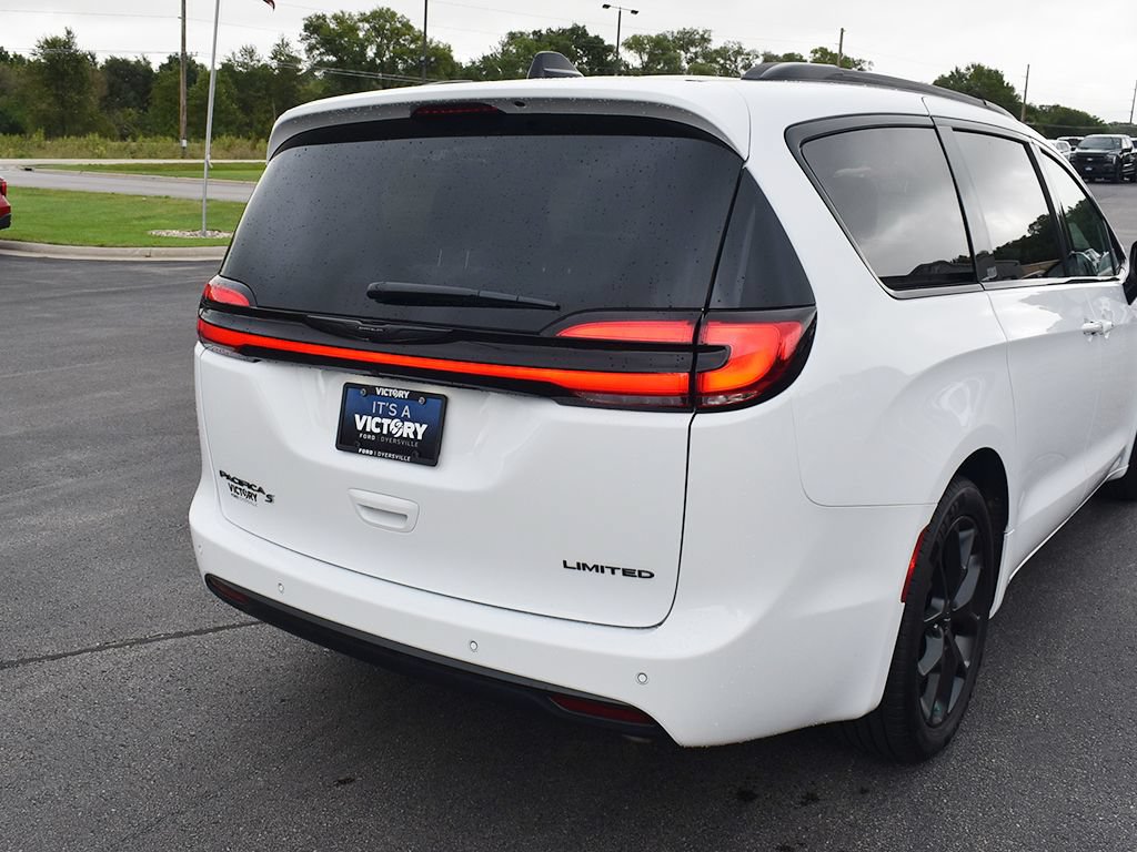 Used 2025 Chrysler Pacifica Limited FWD image 31