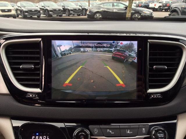 Used 2024 Chrysler Pacifica Touring-L image 32