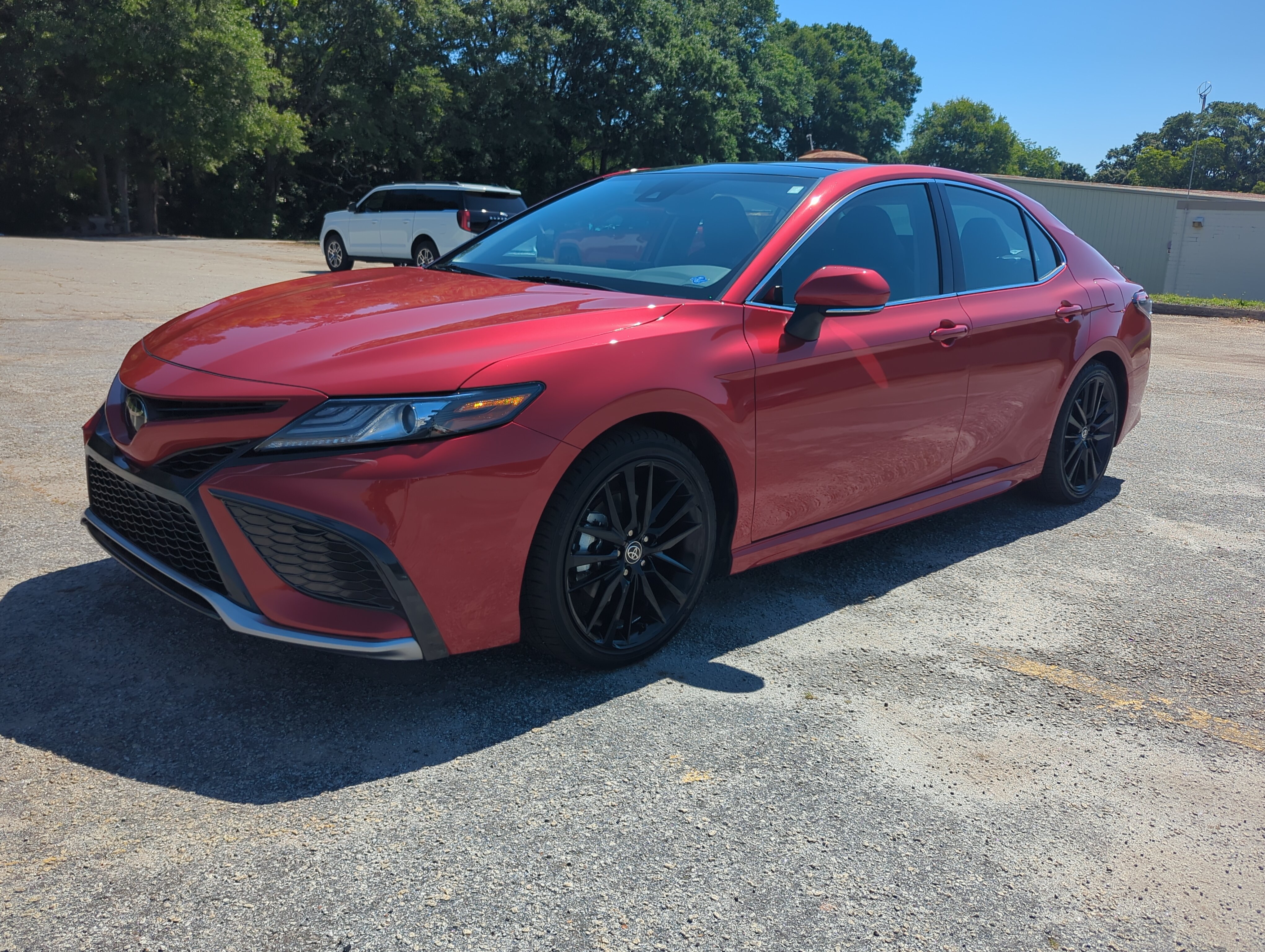 Used 2022 Toyota Camry XSE FWD image 6