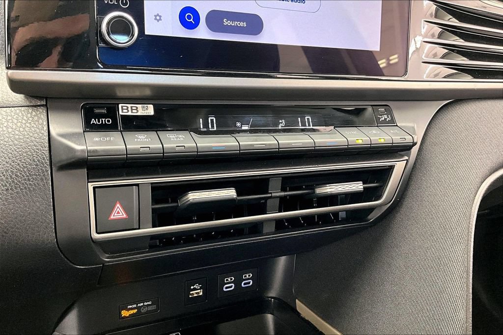 Used 2025 Toyota Camry LE FWD image 31