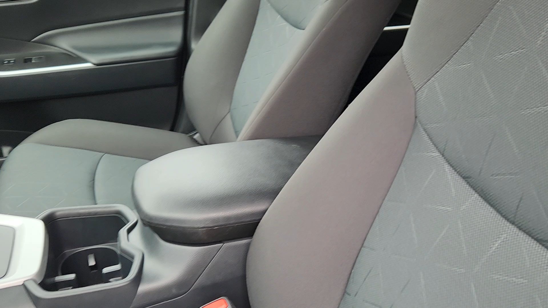 Used 2025 Toyota RAV4 XLE w/ Convenience Package AWD/4WD image 30