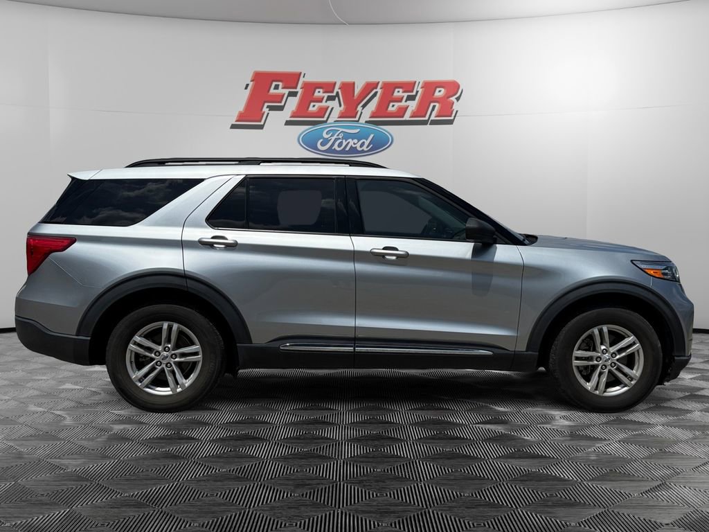 Certified 2022 Ford Explorer XLT w/ Equipment Group 202A RWD image 6