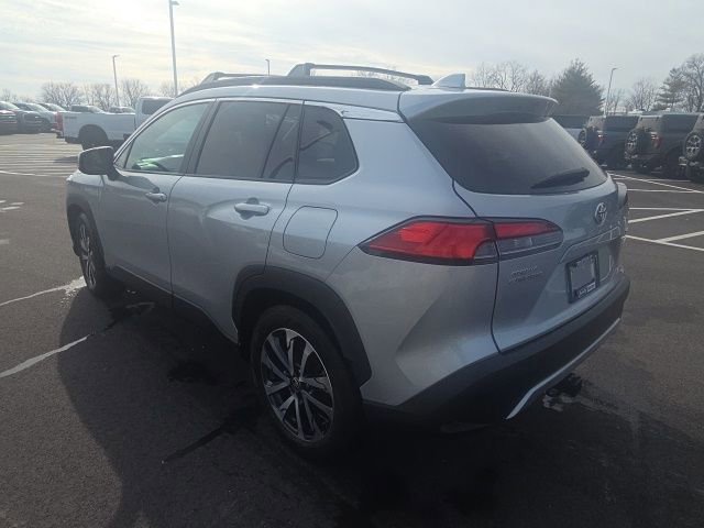 Used 2024 Toyota Corolla Cross XLE w/ Convenience Package image 2