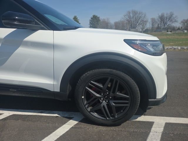 Certified 2025 Ford Explorer ST AWD/4WD image 4