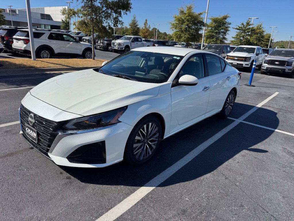 Used 2023 Nissan Altima 2.5 SV FWD image 3