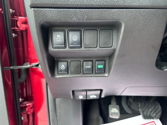 Used 2022 Nissan Rogue Sport SV FWD image 12