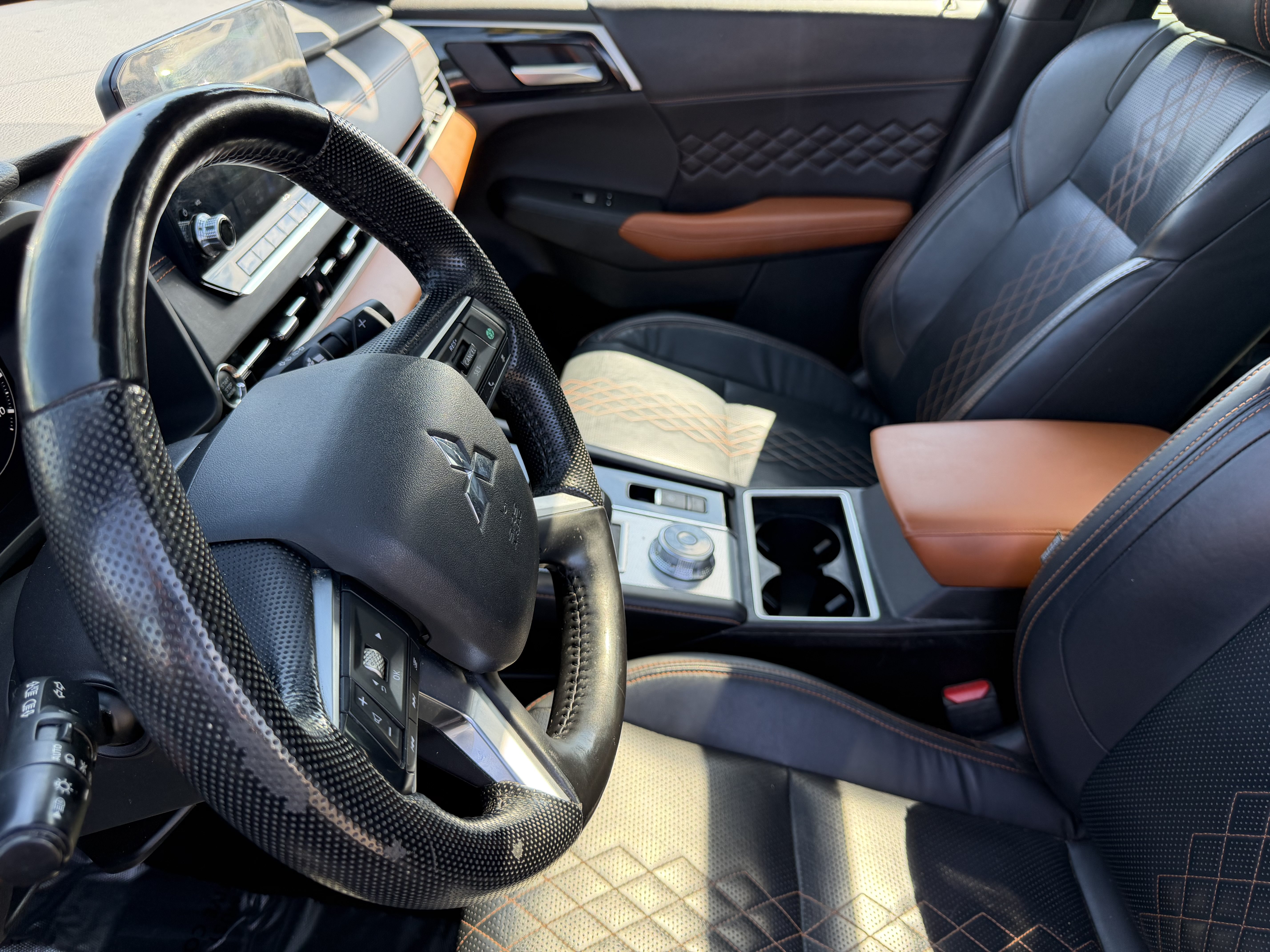 Used 2023 Mitsubishi Outlander AWD image 10
