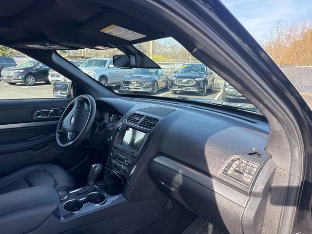 Certified 2018 Ford Explorer XLT w/ Equipment Group 202A image 10