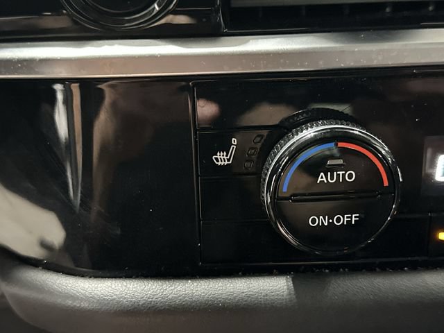 Used 2025 Nissan Pathfinder SV FWD image 34