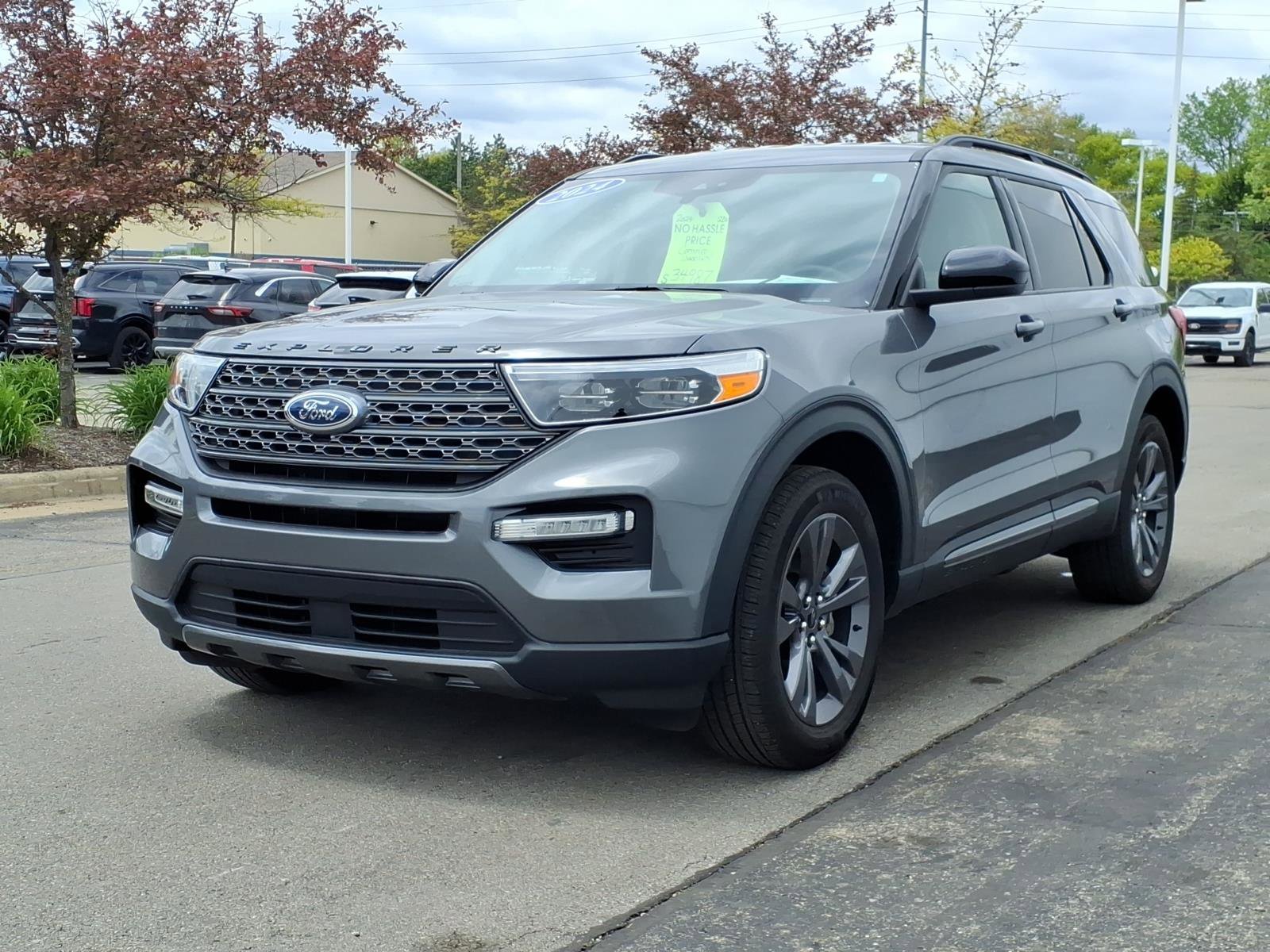 Certified 2024 Ford Explorer XLT w/ Equipment Group 202A AWD/4WD image 3