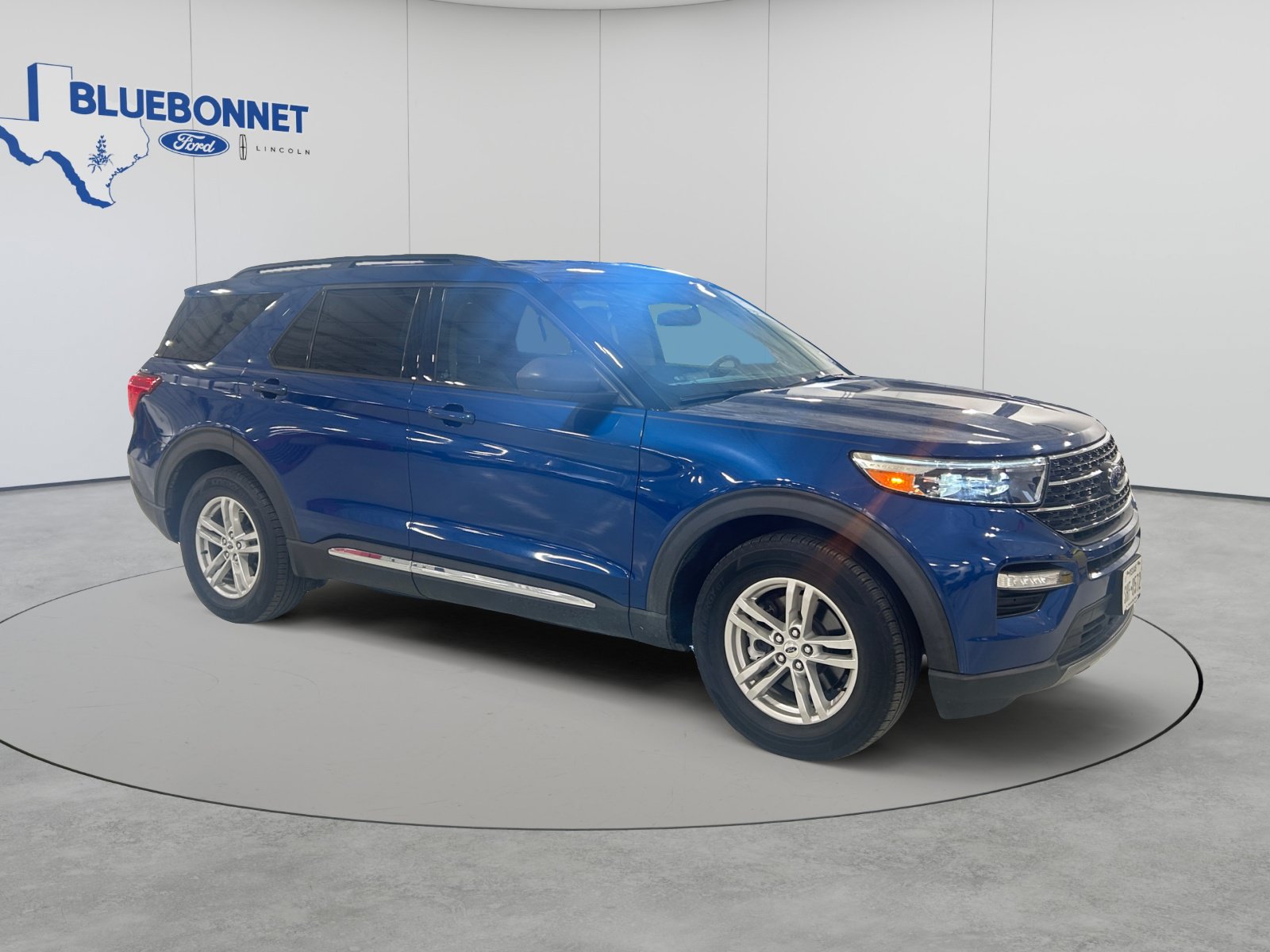 Certified 2022 Ford Explorer XLT w/ Equipment Group 202A RWD image 2