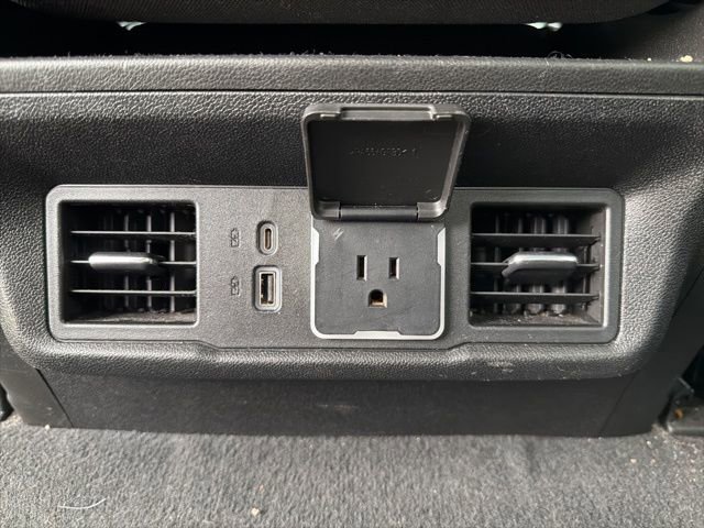 Used 2022 Chevrolet Silverado 1500 LT AWD/4WD image 16