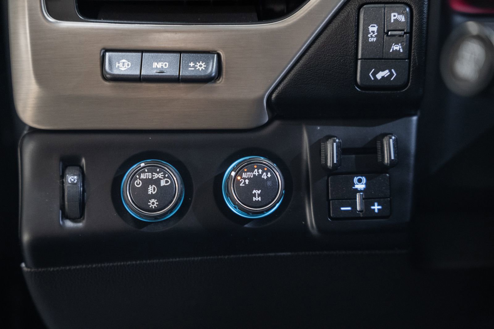 Used 2018 GMC Yukon Denali image 48