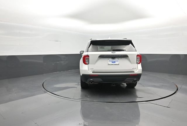 Certified 2022 Ford Explorer XLT w/ Equipment Group 202A AWD/4WD image 6
