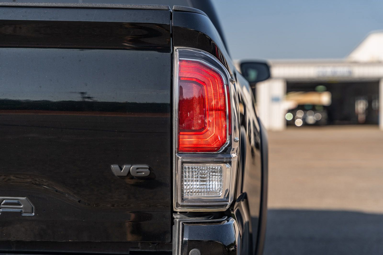 Used 2022 Toyota Tacoma TRD Off-Road w/ Technology Package AWD/4WD image 13