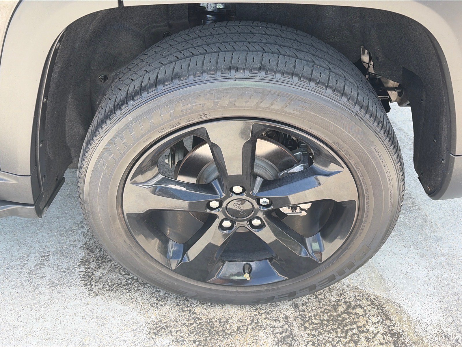 Used 2023 Jeep Grand Cherokee Altitude AWD/4WD image 21
