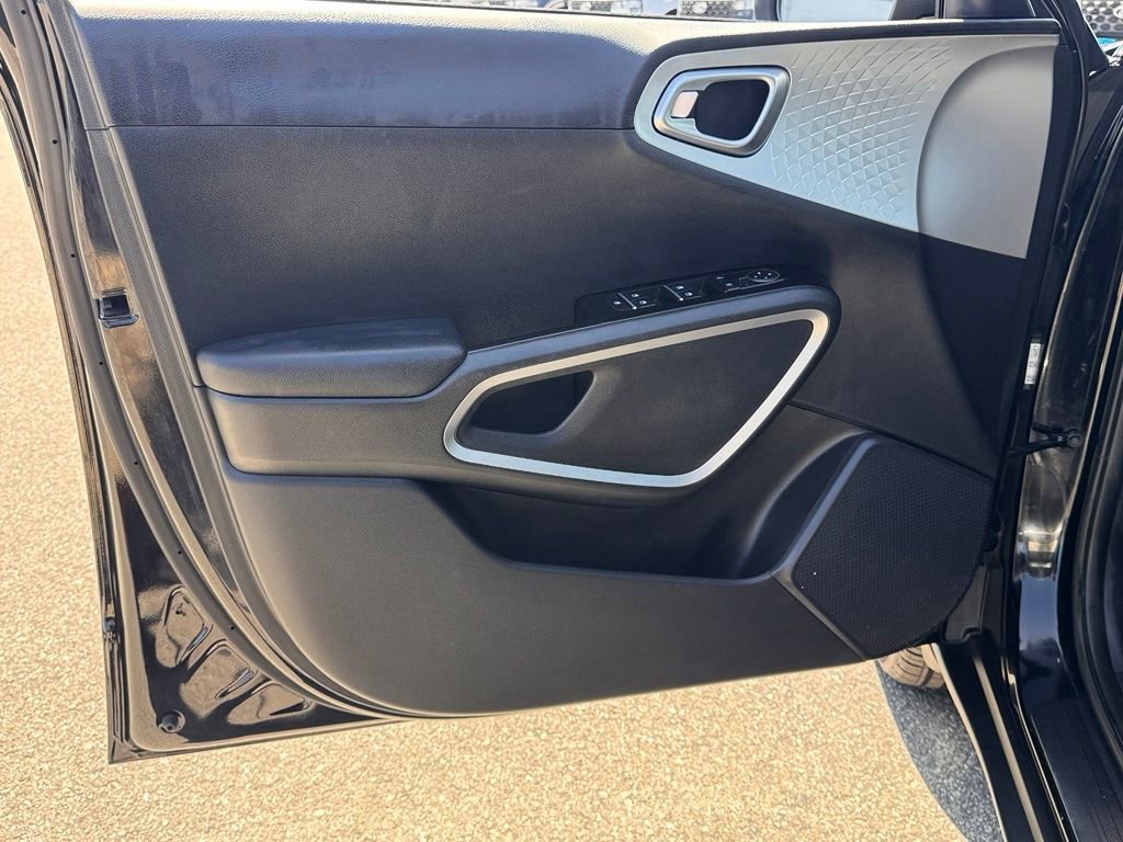 Used 2022 Kia Soul LX FWD image 15