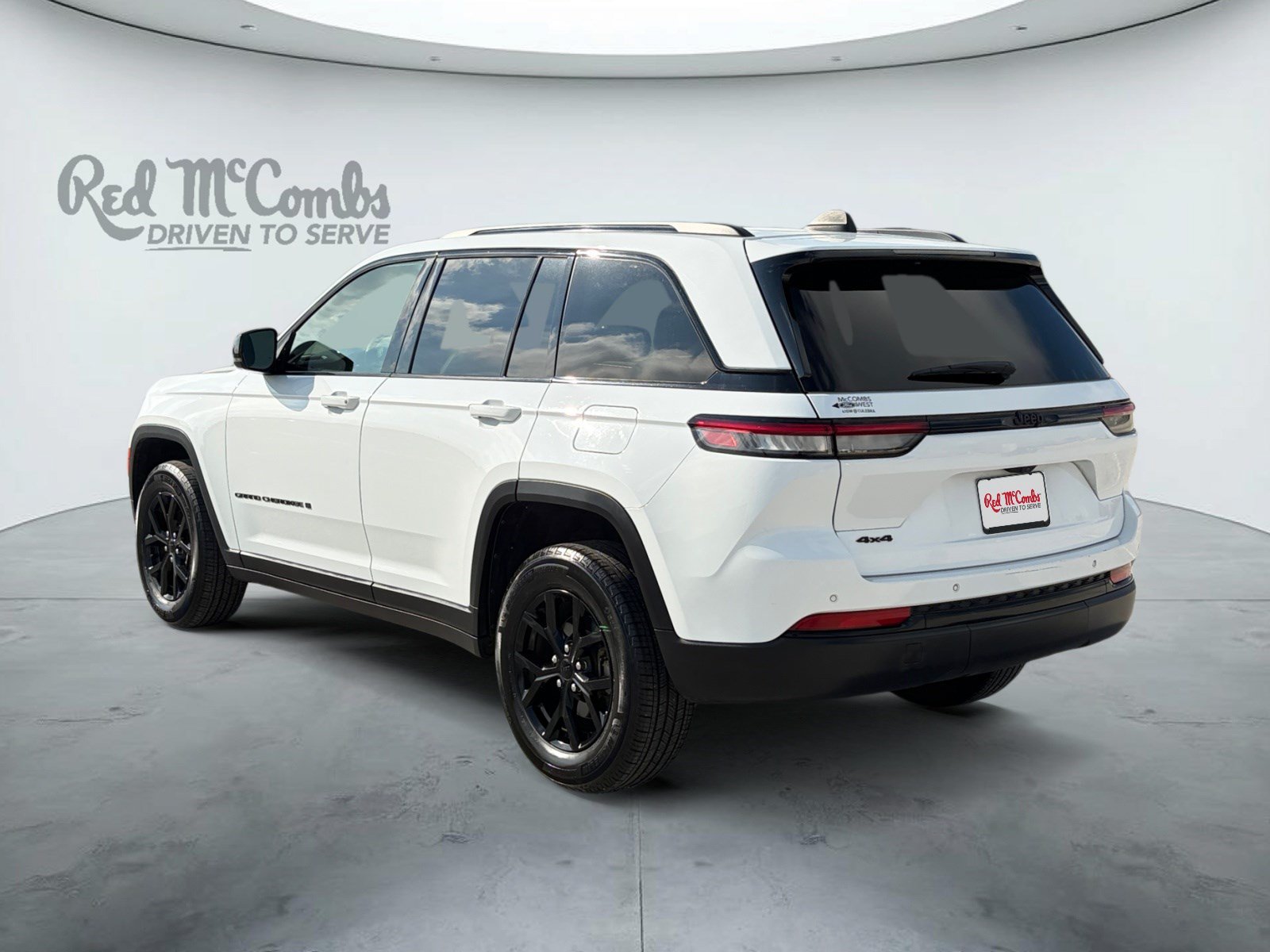 Used 2025 Jeep Grand Cherokee Altitude AWD/4WD image 7