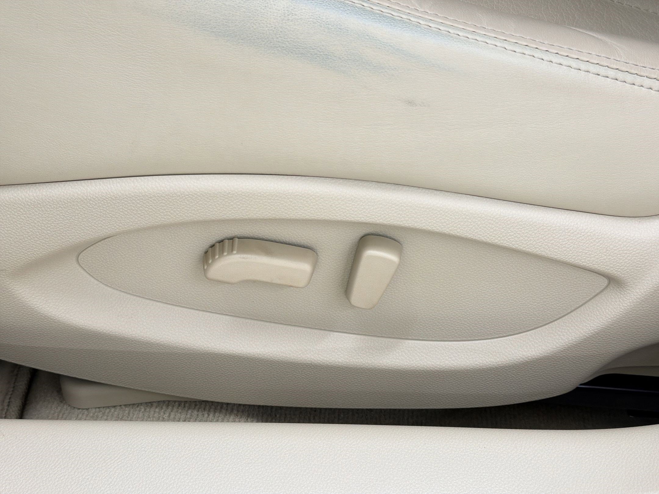 Used 2017 INFINITI QX50 2WD w/ Premium Plus Package image 14