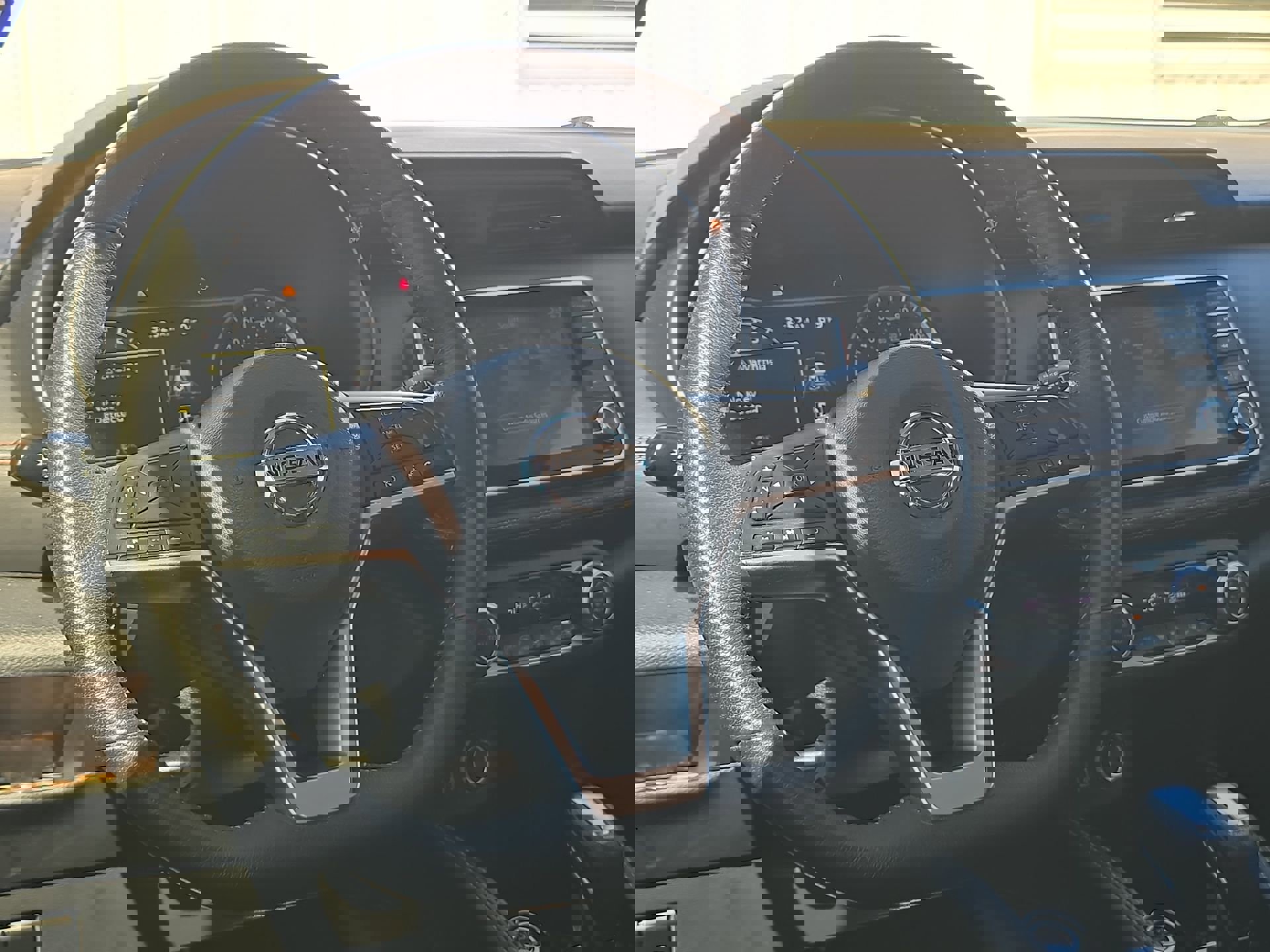 Used 2020 Nissan Kicks SR image 13