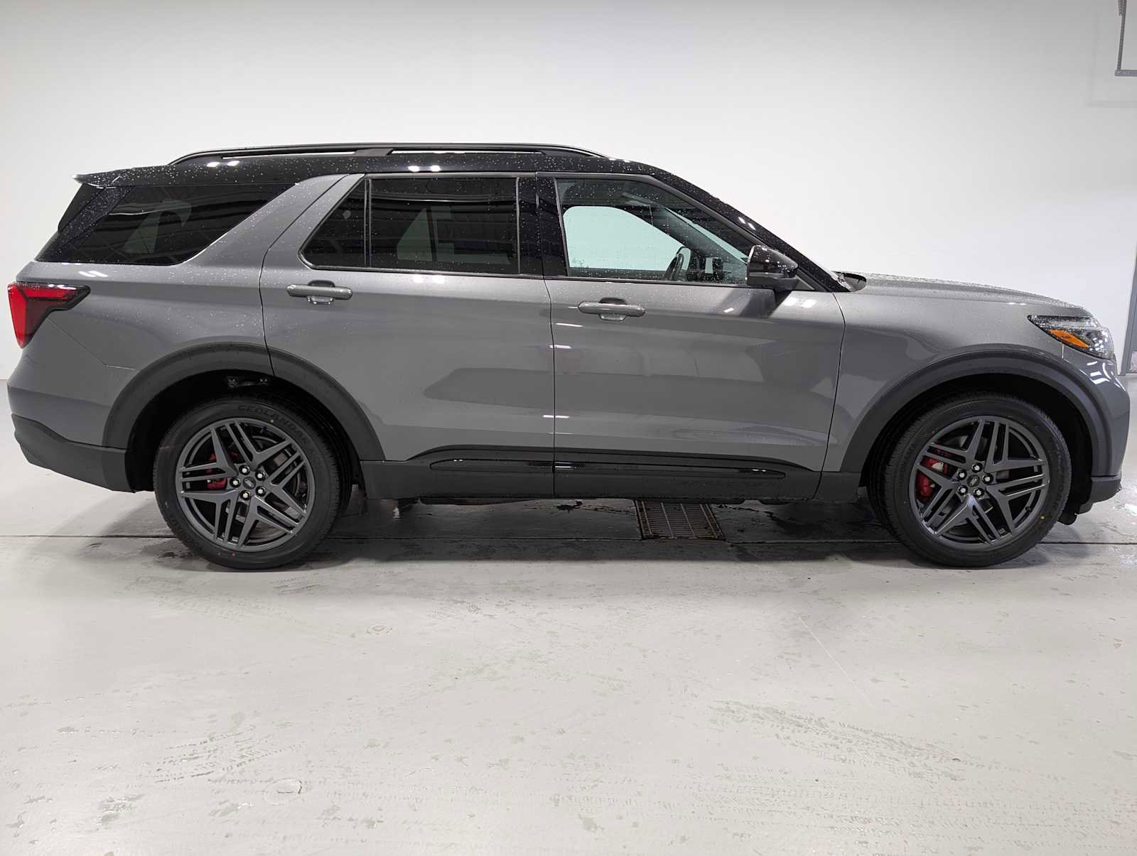Certified 2025 Ford Explorer ST AWD/4WD image 7
