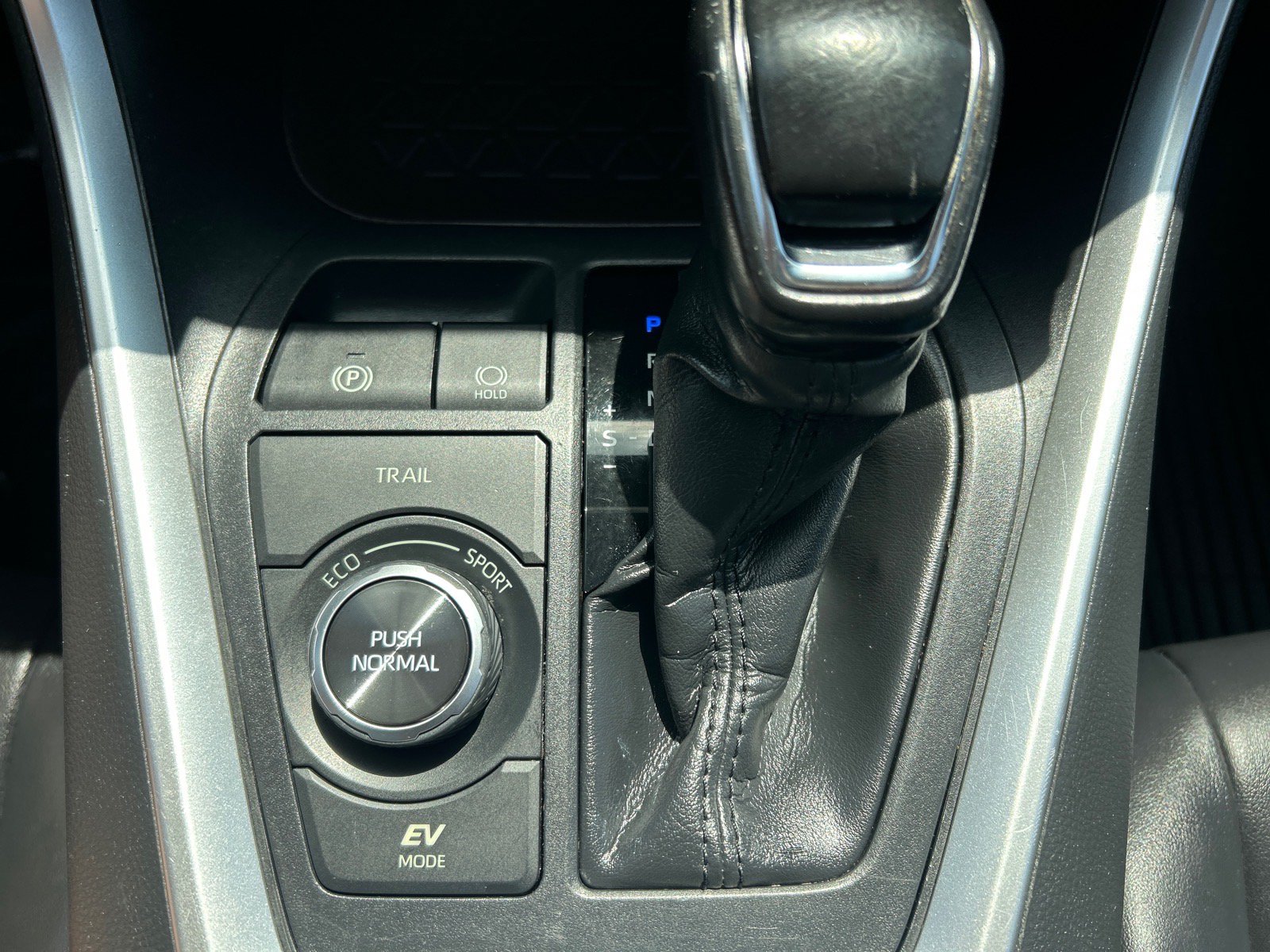 Used 2019 Toyota RAV4 Limited w/ Carpet Mat Package AWD/4WD image 31