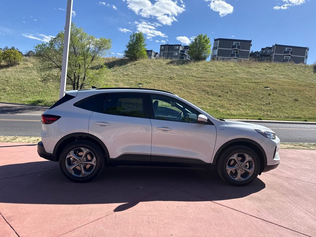 Certified 2025 Ford Escape ST-Line Select AWD/4WD image 9