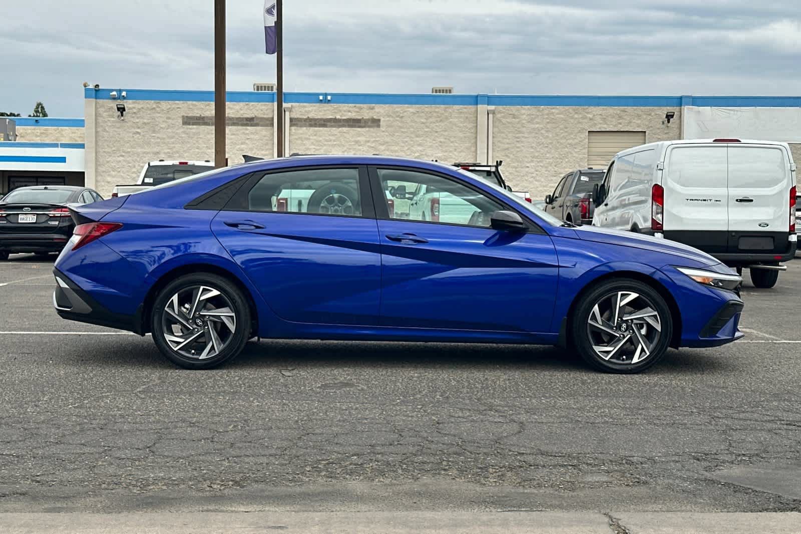 Used 2025 Hyundai Elantra Sport FWD image 9