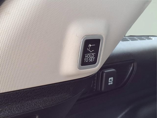 Used 2023 Jeep Grand Cherokee Limited w/ Luxury Tech Group II AWD/4WD image 6