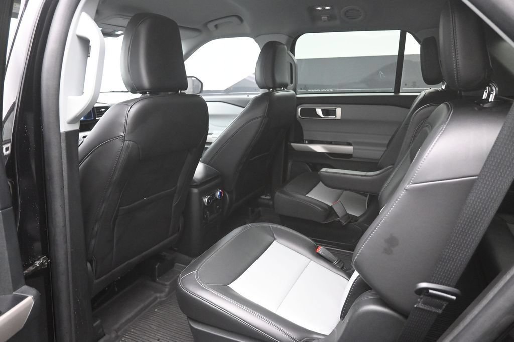Certified 2023 Ford Explorer XLT w/ Equipment Group 202A RWD image 2