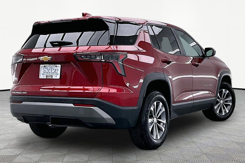 Used 2026 Chevrolet Equinox LT AWD/4WD image 2